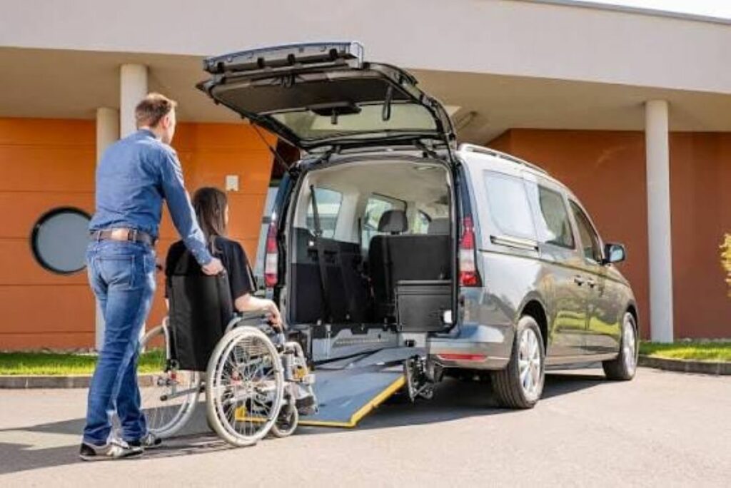 Rampe-du-taxi-TPMR-de-JB-Transport-dans-l'Oise
