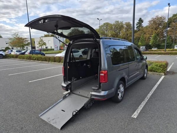 Rampe du taxi TPMR de JB Transport dans l'Oise
